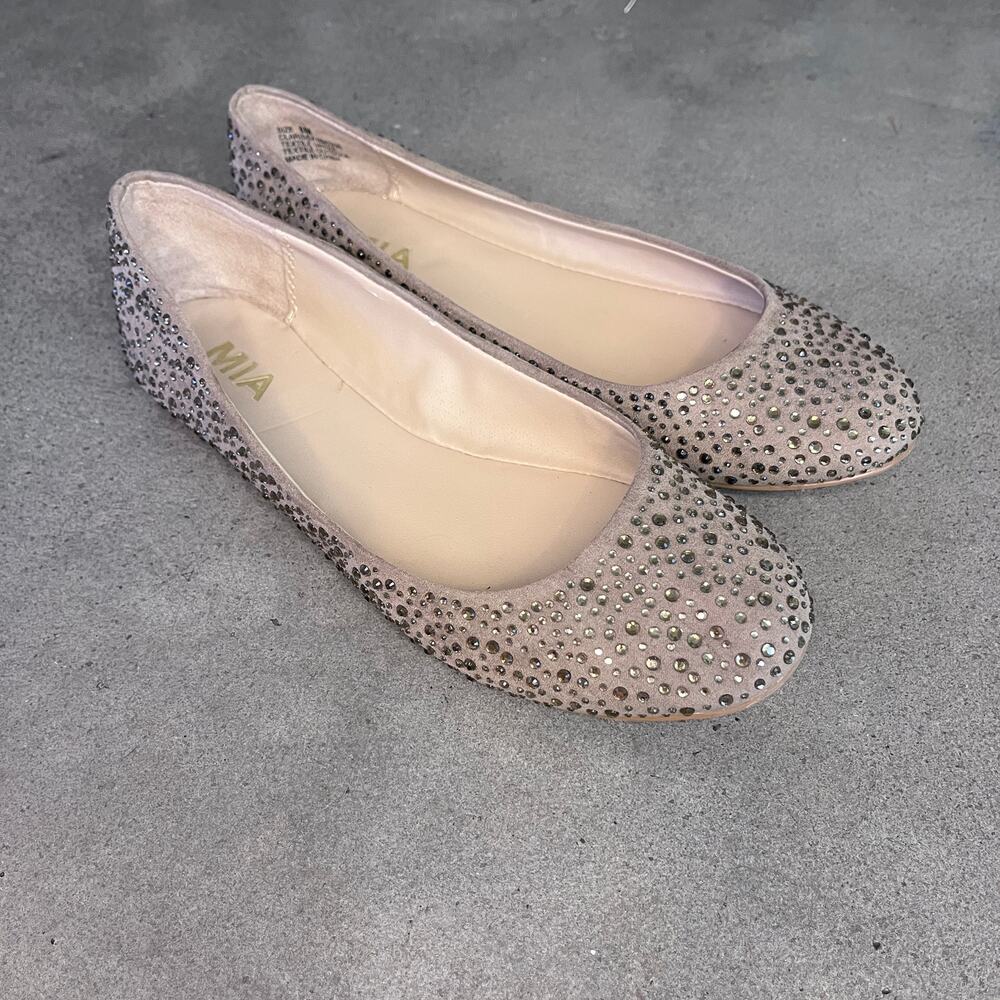 MIA Neutral tan rhinestone flats womens dress shoes size 8
